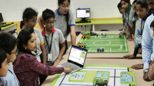 Haryana Education: सरकारी स्कूलों में शुरू होगी रोबोटिक्स और AI शिक्षा, 391 लैब बनकर तैयार
