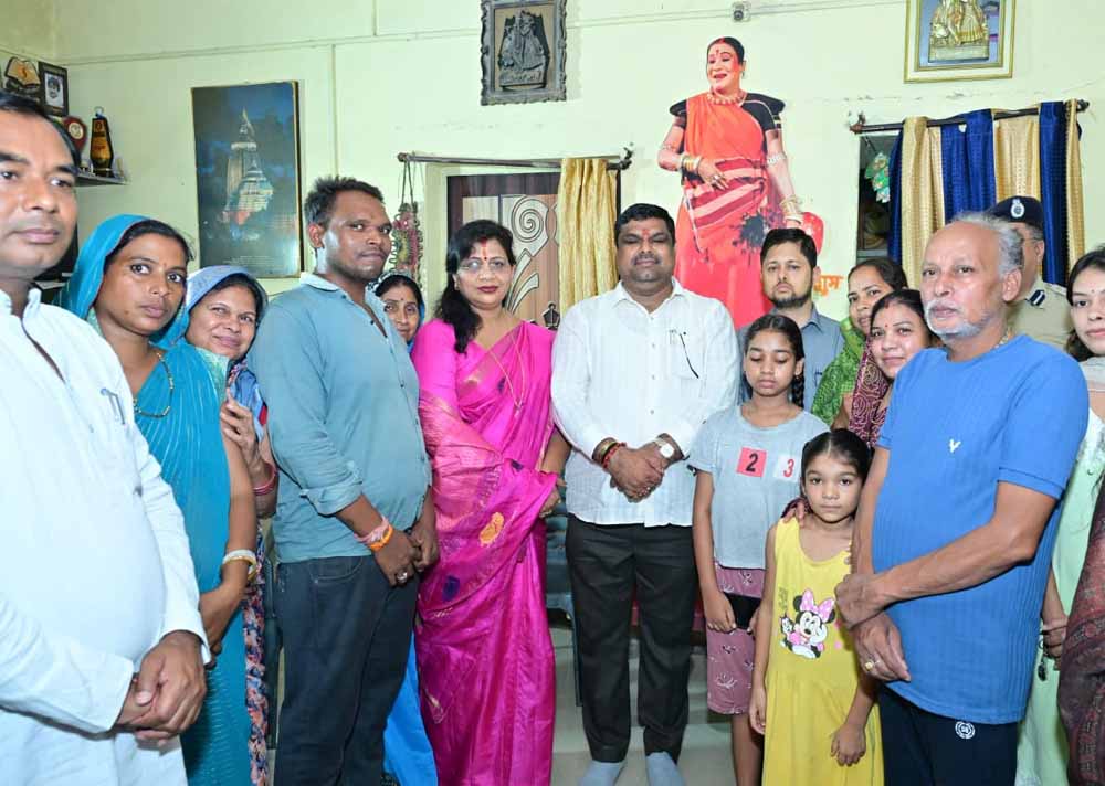 डॉ. तीजन बाई श्रद्धांजलि समारोह की तैयारियां तेज, शिक्षा मंत्री ने अधिकारियों के साथ किया निरीक्षण