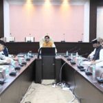 कम पानी और कम अवधि वाली फसलें अपनाने के लिए किसानों को करें प्रेरित