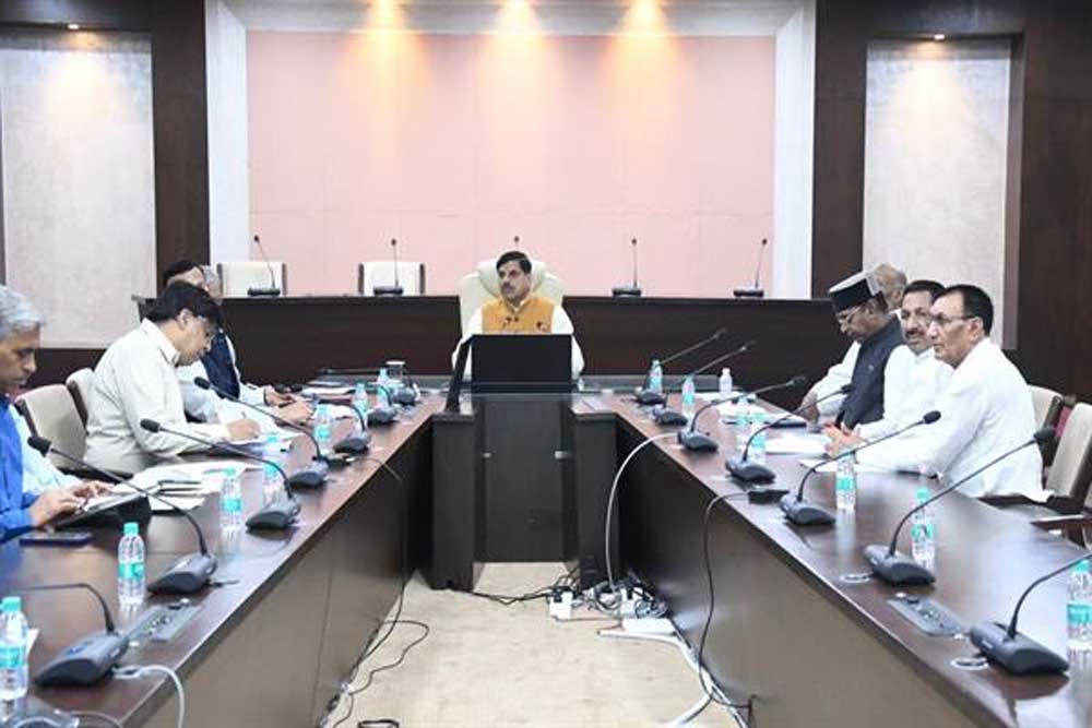 कम पानी और कम अवधि वाली फसलें अपनाने के लिए किसानों को करें प्रेरित