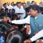 वन मंत्री  केदार कश्यप और सांसद  महेश कश्यप ने नवप्रवेशी बच्चों का किया आत्मीय स्वागत, नए स्कूल भवन का किया लोकार्पण