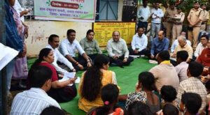 बैगा जनजातीय परिवारों के साथ संवाद, अधिकारियों को योजनाओं के लाभ के त्वरित निराकरण के निर्देश