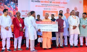 चित्रकूट में बाढ़ प्रभावित 800 परिवारों को राहत सामग्री वितरण, बेघर परिवारों को आवास हेतु भूमि आवंटन प्रमाणपत्र एवं राहत राशि