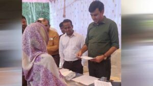 कलेक्टर ने रोजगार सहायक के विरुद्ध कार्यवाही करने के दिए निर्देश