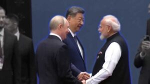 एक फ्रेम में मोदी, जिनपिंग और पुतिन! वहीं साइलेंट होकर अपनी जगह पहुंचे शहबाज शरीफ