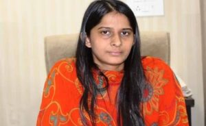 डॉक्टरी छोड़ UPSC में हासिल की रैंक 1, हरियाणा की शेना अग्रवाल बनीं IAS