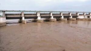गंडक-कोसी-बागमती का जलस्तर बढ़ा, वाल्मीकिनगर बराज से 2.67 लाख क्यूसेक डिस्चार्ज