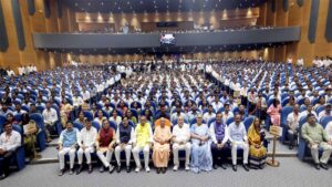 मुख्यमंत्री योगी आदित्यनाथ ने इंदिरा गांधी प्रतिष्ठान में चयनित अभ्यर्थियों को सौंपे नियुक्ति पत्र