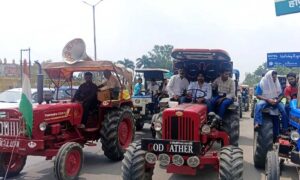 पंजाब के किसानों का चंडीगढ़ बॉर्डर पर धरना, ट्रैक्टर-ट्रॉलियों से डेरा; पुलिस ने बढ़ाई सुरक्षा