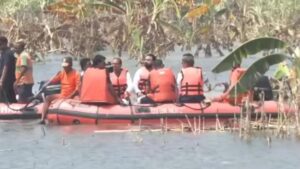 बिहार बाढ़ पर केंद्र की नजर, शिवराज सिंह चौहान ने राघोपुर में लिया हालात का जायजा