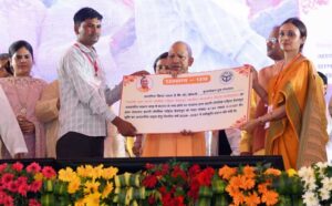 मुख्यमंत्री ने स्वामी हरिदास प्रेक्षागृह का किया लोकार्पण, संतों को सम्मानित भी किया