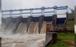 चंदौली में बाढ़ का खतरा बढ़ा! भारी बारिश के बाद तीन डैम फुल, बांधों से छोड़ा जा रहा पानी