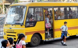 School Bus Strike: अमृतसर में बसें बंद, 25 हजार बच्चों पर असर; अभिभावकों को खुद छोड़ना पड़ा स्कूल