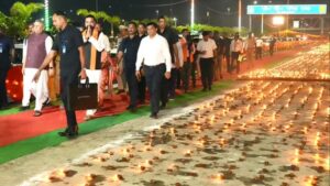 बिहार में ‘आशीर्वाद का दीया’ से सेवा संकल्प अभियान की शुरुआत, बाढ़ पीड़ितों से मिले CM