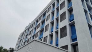 26 करोड़ की पांच मंजिला बिल्डिंग पर ताला, JP अस्पताल में मरीज परेशान; पोर्च में खड़ी हो रहीं गाड़ियां