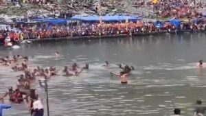मणिमहेश में शाही स्नान को लेकर श्रद्धालुओं की भारी भीड़, रात 12:14 बजे तक रहेगा शुभ मुहूर्त