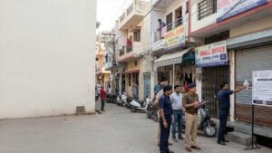 190 प्रतिष्ठानों पर सीलिंग के बाद अचानक थमी कार्रवाई, रहवासियों ने कोर्ट में पेश किए दस्तावेज