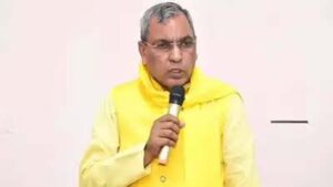 राजभर ने अखिलेश से पूछा- कांग्रेस के खिलाफ बोलने की परमिशन आपने दी या चच्चू आत्मनिर्भर हो गए?