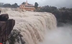 ग्वालियर-चंबल और सागर संभाग में तेज बारिश का अलर्ट, उज्जैन में गिरा महाकाल द्वार; शिवपुरी में हादसा