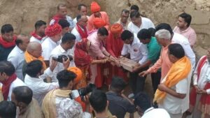 वृंदावन के पुजारियों के सानिध्य में संगमरमर से बनने वाले भव्य गणेश मंदिर की रखी गई नींव