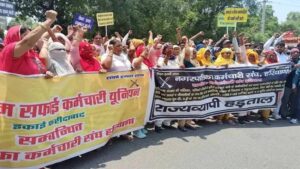 हरियाणा सरकार 12 मांगें मानने को तैयार, पक्की नौकरी की मांग पर अड़े कर्मचारी