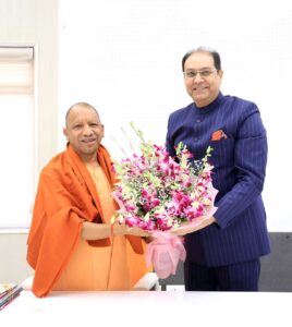 अल्पसंख्यक आयोग के नव-नियुक्त अध्यक्ष  मोहसिन रज़ा ने मुख्यमंत्री  योगी आदित्यनाथ से की शिष्टाचार भेंट।