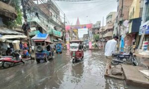 पटना में बारिश ने बढ़ाई मुसीबत, सड़क-गली से स्कूल-मंडी तक जलभराव