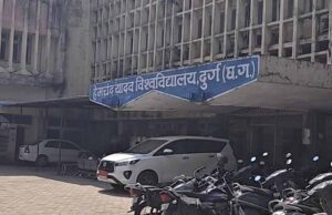 कुलपति पर लगे आरोपों की होगी जांच, हेमचंद यादव विवि पहुंची उच्चस्तरीय कमेटी