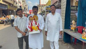 विघ्नहर्ता भगवान गणेश की भक्ति में रमा संजय श्रीवास्तव का निवास’