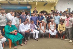 अवैध शराब प्रकरण के मृतकों एवं प्रभावितों के परिजनों से मिले, बंधाया ढांढस