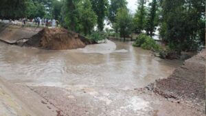 सरहिंद नहर में दरार से मचा हड़कंप, रूपनगर के गांवों में भरा पानी; अलर्ट जारी