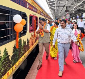 रामलला के दरबार को रवाना हुई आस्था की रेल, बिलासपुर से 850 श्रद्धालु अयोध्या-काशी यात्रा पर निकले