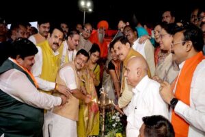 प्रधानमंत्री  मोदी के जन्मदिवस पर मुख्यमंत्री डॉ. यादव और राष्ट्रीय अध्यक्ष  नबीन ने प्रज्ज्वलित किया आशीर्वाद का दीया