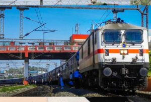 त्योहारी सीजन में यात्रियों को राहत, रेलवे चलाएगा 102 फेरे वाली स्पेशल ट्रेन; आज से टिकट बुकिंग