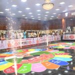 ‘सेवा, स्वच्छता और नारी सशक्तिकरण के संदेशों को रंगोली में उकेर रहीं बेटियां’