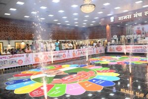 ‘सेवा, स्वच्छता और नारी सशक्तिकरण के संदेशों को रंगोली में उकेर रहीं बेटियां’