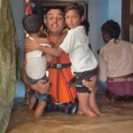 बाढ़ के बीच देवदूत बने पीएसी जवान, प्रशासन ने पहुंचाई भोजन-राहत के साथ चिकित्सा सहायता भी