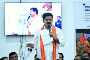 उप मुख्यमंत्री ने भोरमदेव शक्कर कारखाना में 28 हजार शेयरधारी गन्ना किसानों को रियायती दर पर शक्कर वितरण का किया शुभारंभ