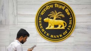 महंगाई का दबाव बढ़ा तो महंगा होगा लोन! अक्टूबर में RBI कर सकता है 25 बेसिस पॉइंट की बढ़ोतरी