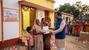 PM आवास योजना से चमकेगी गरीब परिवारों की दिवाली, बदायूं में 2,447 लाभार्थियों को घर