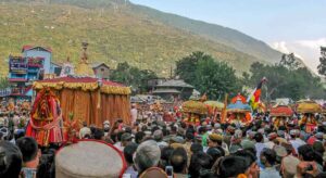 कुल्लू दशहरा की तैयारियां तेज, 347 देवी-देवताओं का होगा आगमन; आयोजन से पहले विवाद भी