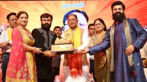 मुख्यमंत्री साय रायपुर में आयोजित विभिन्न गरबा महोत्सवों में हुए शामिल, दुर्गा पूजा पंडालों में किए माता के दर्शन