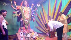पिपरिया में दुर्गा पंडालों में पहुंचे डिप्टी CM विजय शर्मा, मां दुर्गा की पूजा-अर्चना की