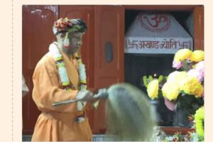 अखंड ज्योति और मंदिर परिसर के सभी देव विग्रहों की भी सीएम योगी ने की पूजा