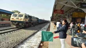 रेलवे में स्टाफ की कमी दूर करने की तैयारी, ग्रुप-C कर्मचारियों के विभाग बदलने पर लग सकती है रोक