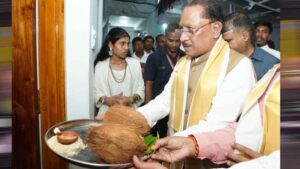 मुख्यमंत्री साय भण्डारपुरी धाम में आयोजित गुरु दर्शन एवं संत समागम मेले में हुए शामिल