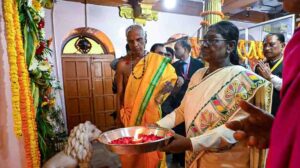 राष्ट्रपति द्रौपदी मुर्मु ने मां दंतेश्वरी के किए दर्शन, देश की सुख-समृद्धि की कामना