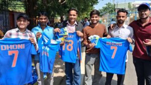 JSCA में टिकट के लिए जबरदस्त क्रेज, 700 फैंस रात में पहुंचे; महिलाओं की भी लंबी कतार