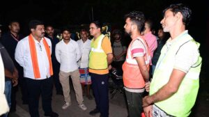 कवर्धा-बेमेतरा मार्ग पर पशुओं को देख भड़के डिप्टी CM विजय शर्मा, अधिकारियों को लगाई फटकार