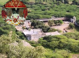 मां अंबा का ऐसा धाम जहां भक्त की पुकार पर चट्टान पर उभरे कुमकुम पदचिह्न, जानें आरासुरी मंदिर की कथा